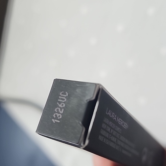 Laura MercierSecret Camouflage Concealer Duo Stick- 3N - Picture 4 of 4